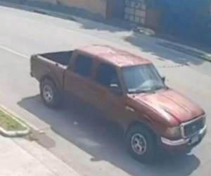 Este es el vehículo que está siendo buscado por las autoridades, ya que se le vincula con el atentado en el que murió el ingeniero y su hija resultó herida.