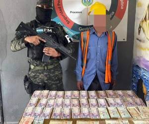 El hombre portaba 21,907 lempiras en billetes de diferente denominación.