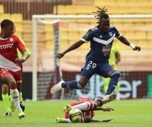 El delantero hondureño ingresó al minuto 55 por el nigeriano Samuel Kalu, justo cuando su equipo iba pediendo 2-0 ante el Mónaco.