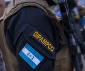 El Ministerio Público aseguró que los agentes, privaron de su libertad a un hombre de nacionalidad filipina, donde lo sometieron a actos de tortura y despojaron de sus pertenecias durante un operativo realizado en la zona norte del país.