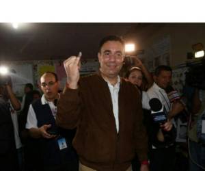 Luis Zelaya ejerció su voto a las 9:00 de la mañana en Santa Lucía, Francisco Morazán.