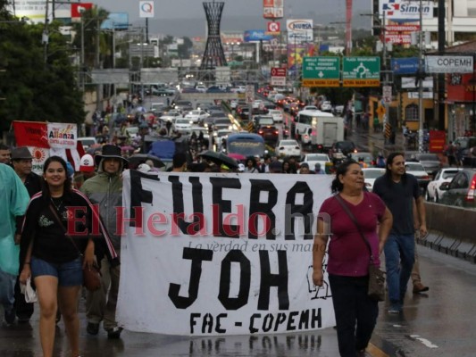 La oposición hondureña convocó este miércoles a una marcha para pedir la renuncia del presidente de Honduras, Juan Orlando Hernández. Foto: Alejandro Amador/EL HERALDO.
