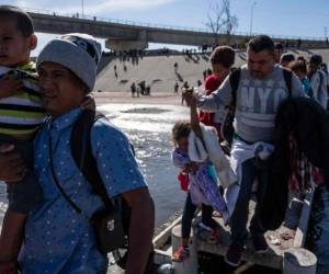 Las familias fueron detenidas mucho antes de que la Caravana Migrante llegara a Tijuana. Foto: AFP