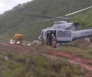 Varias horas de trabajo a pie luego de que fueran encontrados y dos intentos vía área sirvieron para que los cuerpos de cuatro de los cinco jóvenes que desaparecieron luego de hacer una mudanza fueran trasladados desde una zona montañosa del municipio de Tatumbla hacia Tegucigalpa. A continuación las imágenes.