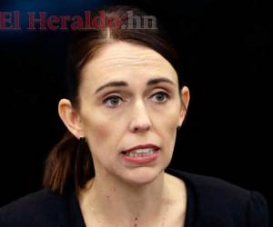 Jacinda Ardern prometió un endurecimiento de la legislación que permitió al atacante comprar, en toda legalidad, el arsenal con el que cometió su acción, armas semiautomáticas incluidas. AP