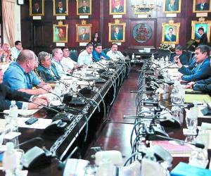 Miembros de la Asociación de Municipios de Honduras (Amhon), se han reunido con el presidente Juan Orlando Hernández.