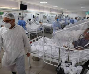 En Latinoamérica uno de los países con más víctimas mortales es Brasil, con 217.664 muertos y 8.871.393 casos. Foto: AFP.