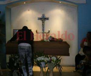 Sus parientes y amigos lloraban la pérdida de Luís García. Foto: EL HERALDO