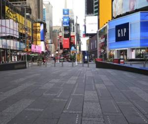 Times Square se ve casi vacía durante la pandemia de coronavirus en Nueva York esta semana. Foto: AP.