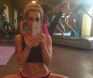 Britney Spears encabeza la lista porque siempre es fotografiada utilizando este look. Foto: Instagram