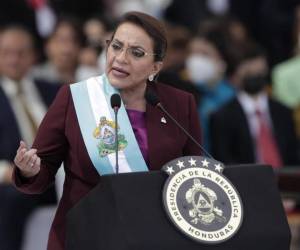 Para la población hondureña, la presidenta Xiomara Castro mantiene un alto nivel de simpatía porque ven en ella una posibilidad de mejorar la crisis financiera y social que enfrenta el país.