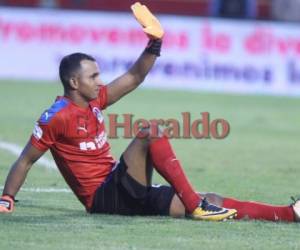 Donis Escober salió de la cancha mientras se jugaba el duelo. Foto Grupo OPSA