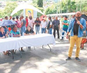 Este sábado los militantes del MEU tuvieron una pequeña reunión que fue denominado un foro para analizar la crisis. En él participarían varios exrectores de la UNAH, pero ninguno se hizo presente.