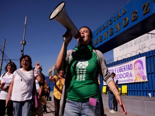 Legisladores rechazaron el miércoles 20 de octubre de 2021 reformar el Código Penal para eximir de responsabilidad penal a quienes consientan o practiquen un aborto, cerrando así las puertas para permitirlo aun cuando la vida de una mujer esté en riesgo. (AP Foto/Salvador Melendez, Archivo)