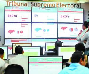 Centro de Computo Tribunal Supremo Electoral chequeo de votos de elecciones primarias.