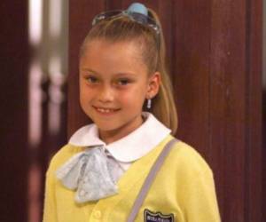 Simoneta era la niña rica y caprichosa del grupo de niños, no era muy querida por sus compañeros.