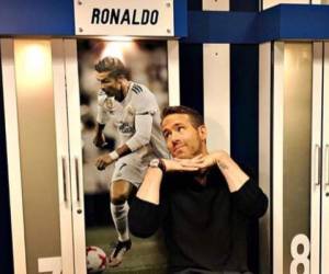 Ryan Reynolds le hizo ojitos a Cristiano Ronaldo en el lugar donde guarda sus implementos deportivos en los camerinos.Foto: Redes Sociales