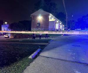 Una mujer adulta fue encontrada muerta en el lugar, la otra víctima también era un adulto.