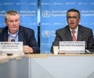 El director general de la organización asegura que está preocupado por los niveles alarmantes de propagación del virus. Foto AFP