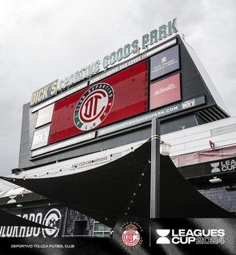 Rompen costoso jarrón, no lo pagan y los del hotel los exhiben