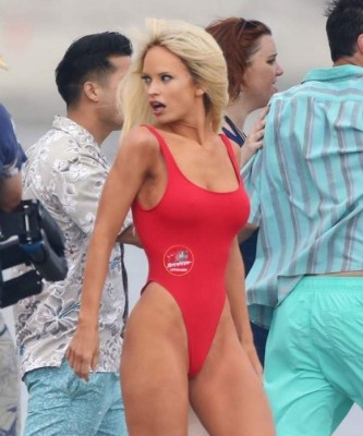 Lily James, de la dulce Cenicienta a la sexy Pamela Anderson de 'Baywatch'