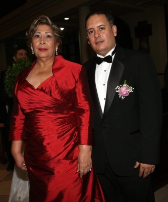 Keneth y Sharon inician una vida en santo matrimonio