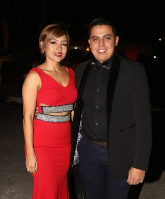 Noche llena de amor para Alejandra y Luis