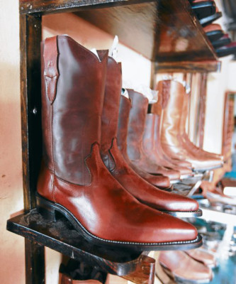 Talabarteros hacen del cuero, un arte