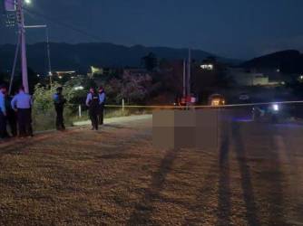 El cuerpo del joven quedó tendido en medio de la carretera que contecta a San Marcos de Ocotepeque con el sur de Lempira, en el sector de Gualjoco