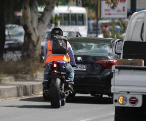 Los conductores de motocicleta deben andar con su chaleco reflectivo de color anaranjado, según el director de Tránsito.