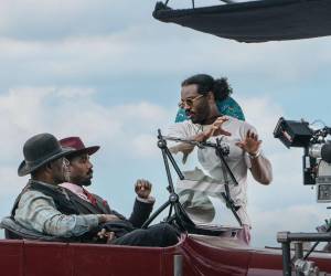Delroy Lindo, Michael B. Jordan y el director Ryan Coogler, en un momento del rodaje de Sinners. Foto cedida por Warner Bros. Pictures.