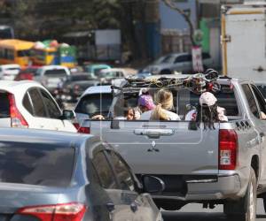 Cientos de veraneantes retornaron este domingo de Resurrección a la capital de Honduras.