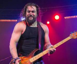 Una tormenta con inundaciones severas obligó a las autoridades de Hawái a evacuar miles de residentes en Oahu, entre ellos el actor Jason Momoa, quien nació en Honolulu y reside en la costa norte de la isla.