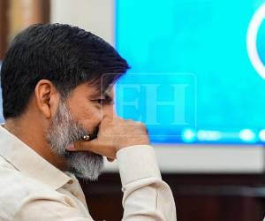 Durante su comparecencia Johel Zelaya en vez de desmontar con claridad los señalamientos en su contra, recurrió varias veces a fórmulas generales, trasladó responsabilidades a terceros y respondió con argumentos políticos y personales a interrogantes que exigían explicaciones puntuales.