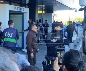 Momento de la llegada de la selección hondureña al estadio para el encuentro ante Perú.