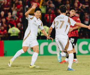 Imágenes del desarrollo del partido.