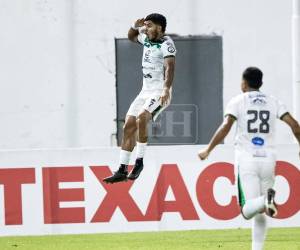 Imágenes del desarrollo del partido.