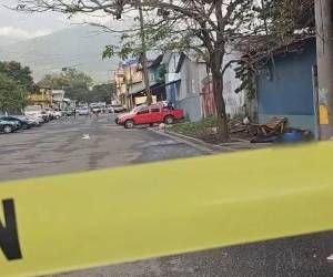 Los hombre armados acabaron con el vendedor de automóviles en una acera de la zona.