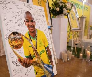 Familiares, compañeros, dirigentes y aficionados rindieron homenaje al futbolista sudafricano Jayden Adams, centrocampista del Mamelodi Sundowns y de la selección nacional, fallecido el pasado sábado a los 25 años casi dos semanas después de disputar el Mundial de 2026.