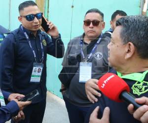 Momento donde Samuel García negaba el ingreso a Emilio Izaguirre.