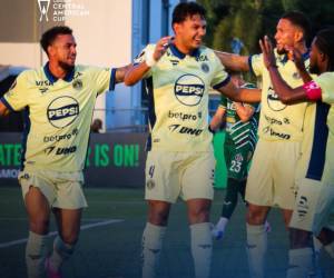 Luis Vega fue el encargado de abrir la goleada de los azules sobre el Verdes.