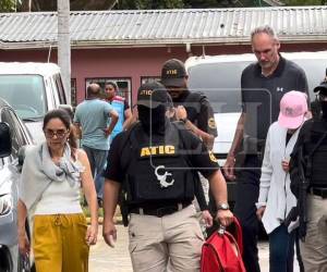 Luego de la audiencia inicial, una jueza dictó libertad provisional para el extranjero y tres hondureños.