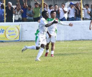 José Quiñonez tiene ganando al Hondupino ante el Brasilia en Río Lindo.
