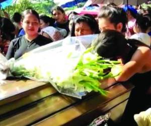 Una gran tragedia deja luto en Copán, una explosión en una cohetería artesanal cobró la vida de nueve personas. Esta semana se reportó la muerte de la novena víctima se trata de Mario Tábora padre de Orlin y Mario, dos menores de edad quienes también murieron luego del horrendo percance