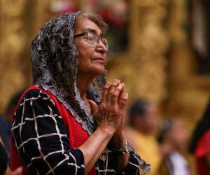 Con un ambiente de recogimiento, alegría y profunda devoción, decenas de fieles católicos participaron este domingo 5 de abril en la misa de Resurrección celebrada en la Catedral Metropolitana San Miguel Arcángel, marcando el cierre de las actividades principales de la Semana Santa 2026 en la capital.