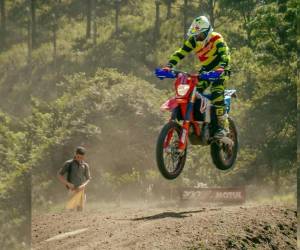 Además de motocross, Sergio Bendaña Cardona es piloto de enduro, pero fue en una competencia donde sufrió el percance.