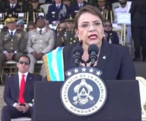 Xiomara Castro ofreció su discurso en la ceremonia de ascensos y condecoraciones de las Fuerzas Armadas de Honduras.