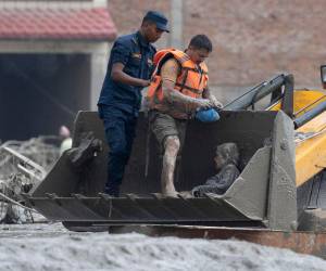 Con los tres fallecidos confirmados por China, la cifra de muertos a ambos lados de la frontera asciende hasta el momento a 160.