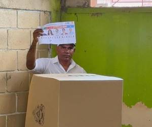 “Saldré con la frente en alto, tal como la llevábamos cuando iniciamos este camino, posteó Moncada.