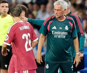 José Mourinho sin todas sus estrellas ya ganó su primer trofeo de la temporada.